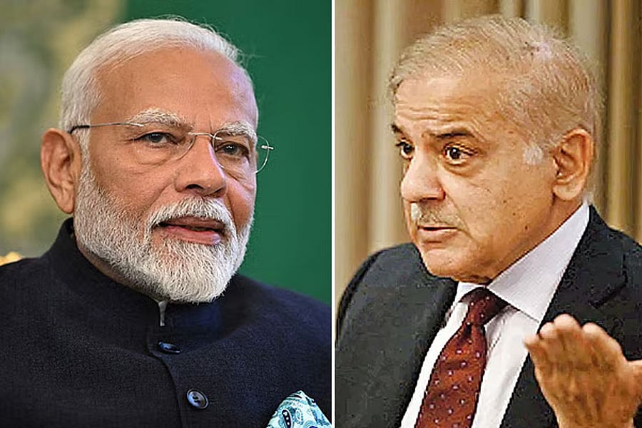 ভারতের প্রধানমন্ত্রী নরেন্দ্র মোদি ও পাকিস্তানের প্রধানমন্ত্রী শাহবাজ শরিফ