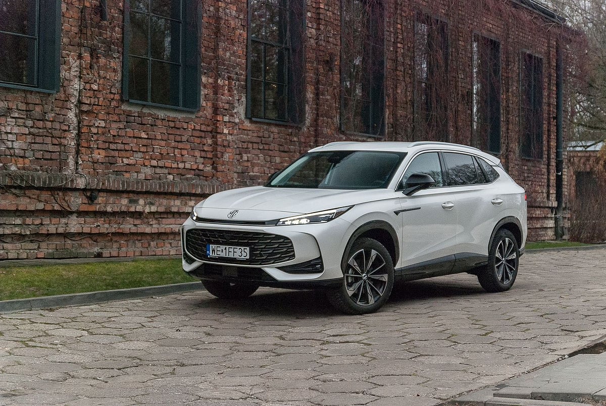 এমজি'র এইচএস মডেলের গাড়ি