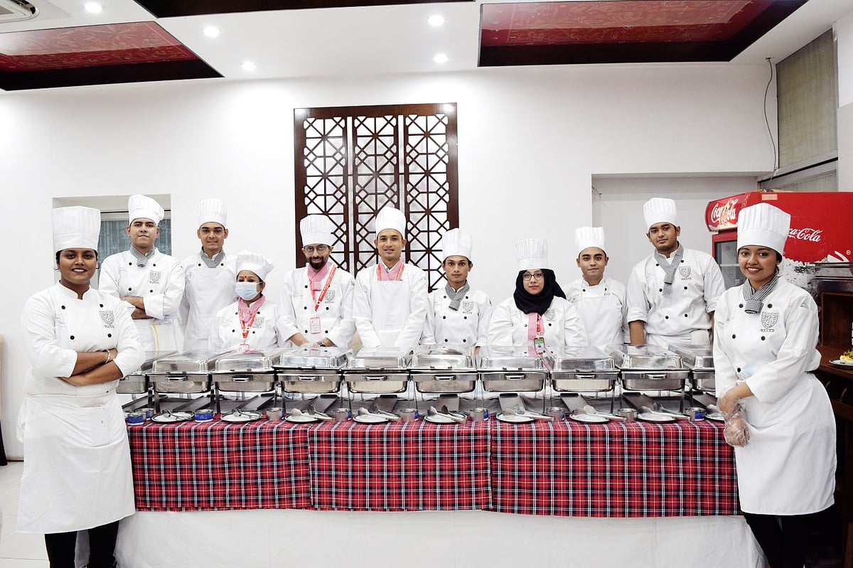 স্রেফ শখের বশেই নয়, পেশা হিসেবেও অনেকে এখন রান্নাকে বেছে নিচ্ছেন