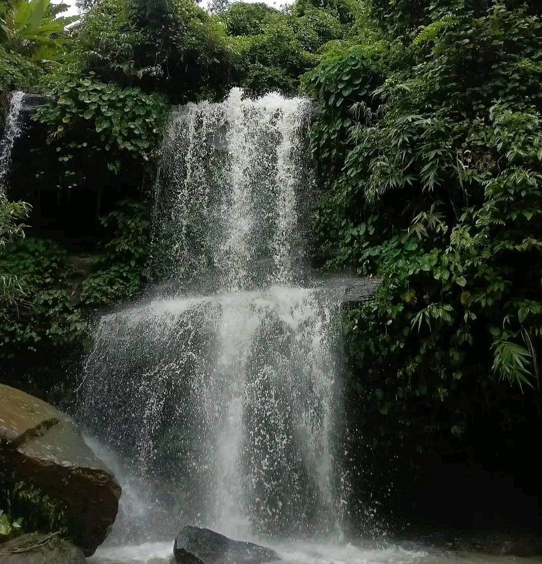 রাঙামাটির বাঘাইছড়ি উপজেলার বাঘাইহাট-সাজেক সড়কের হাজাছড়া ঝরনা