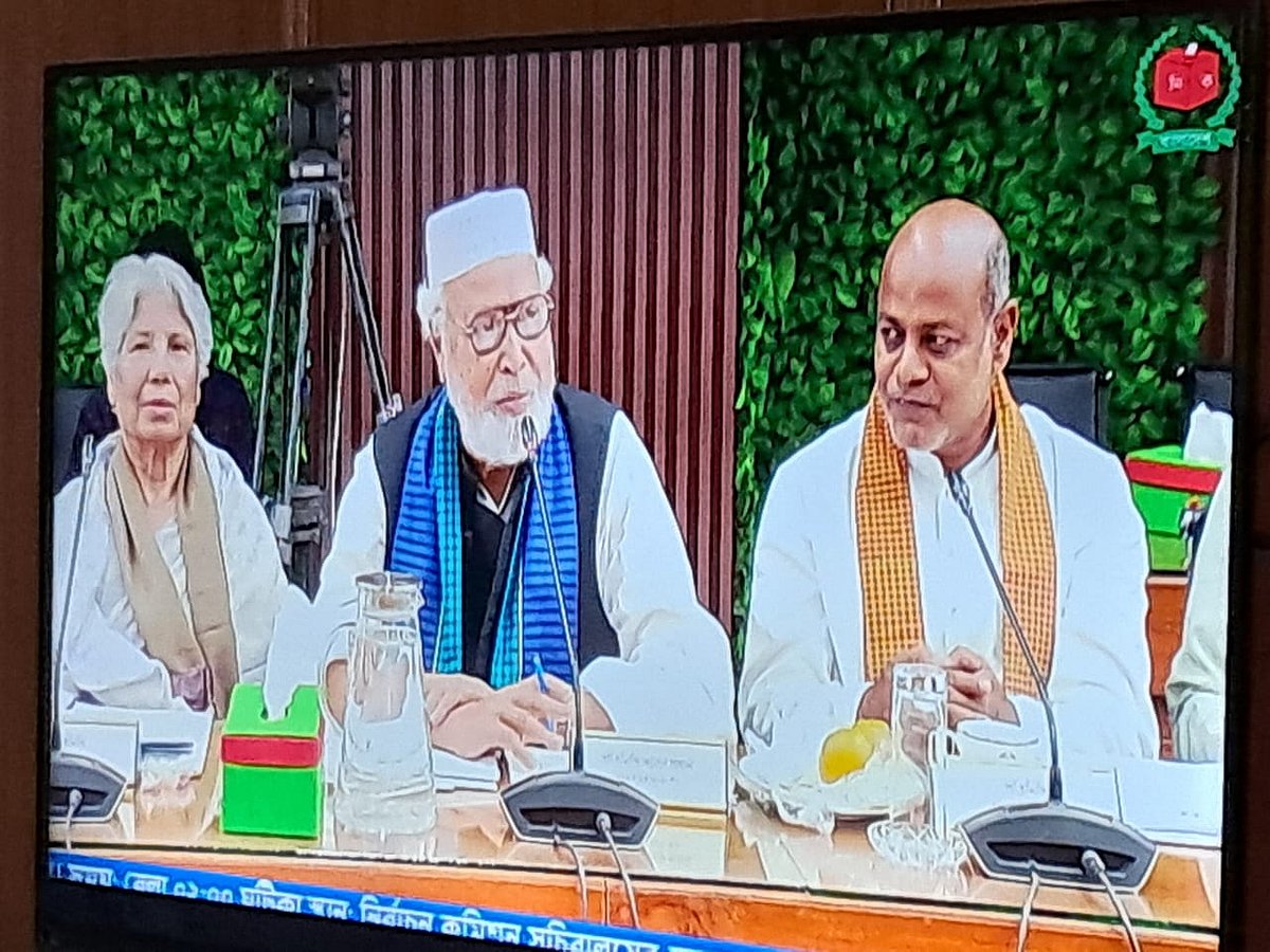 নিবন্ধিত রাজনৈতিক দলের সঙ্গে নির্বাচন কমিশনের সংলাপের দ্বিতীয় পর্বের আলোচনায় অংশ নিয়ে কথা বলেন বঙ্গবীর কাদের সিদ্দিকী। আগারগাঁওয়ে নির্বাচন ভবনে কমিশন আয়োজিত সংলাপটি বাইরে স্ক্রিনে সরাসরি দেখানো হয়