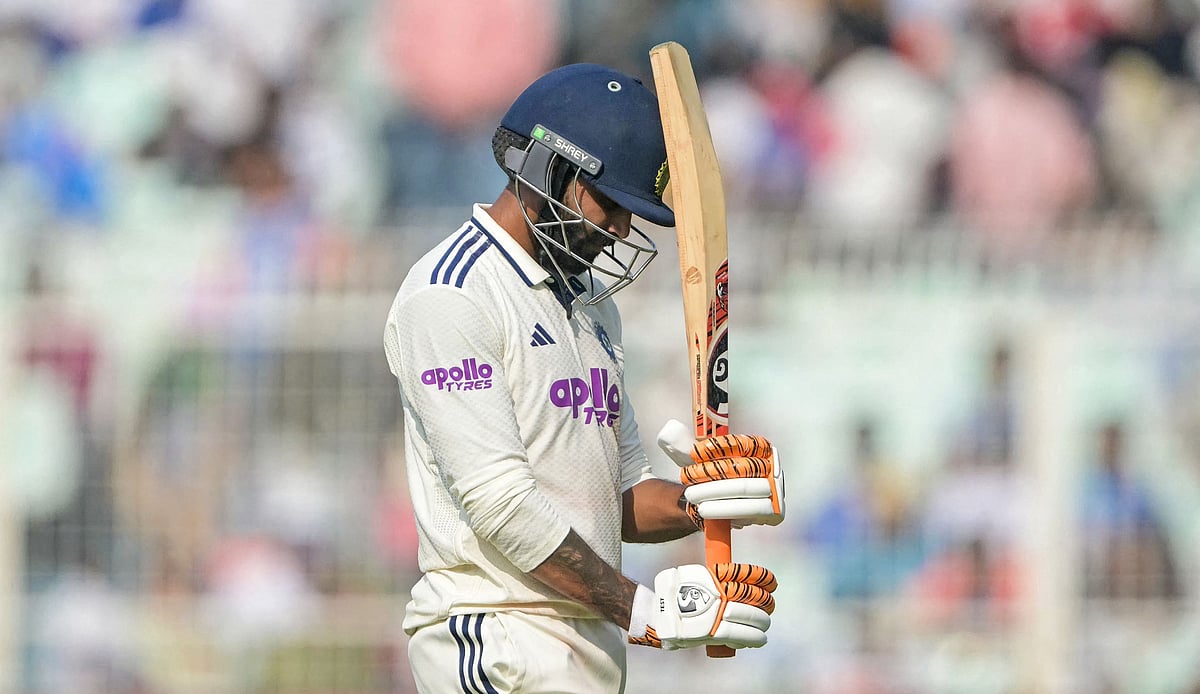 আউট হয়ে ফিরছেন রবীন্দ্র জাদেজা। ভারতের বাকি ব্যাটসম্যানরাও তাঁর মতোই ব্যর্থ হয়েছেন