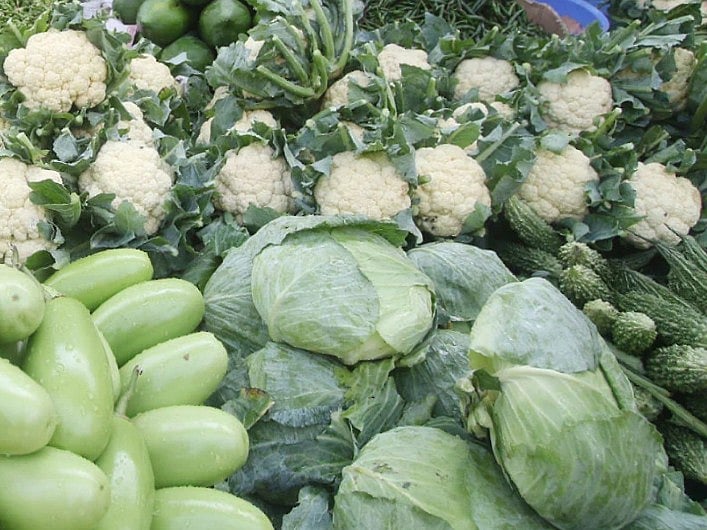 বাজারে এসেছে শীতকালীন সবজি