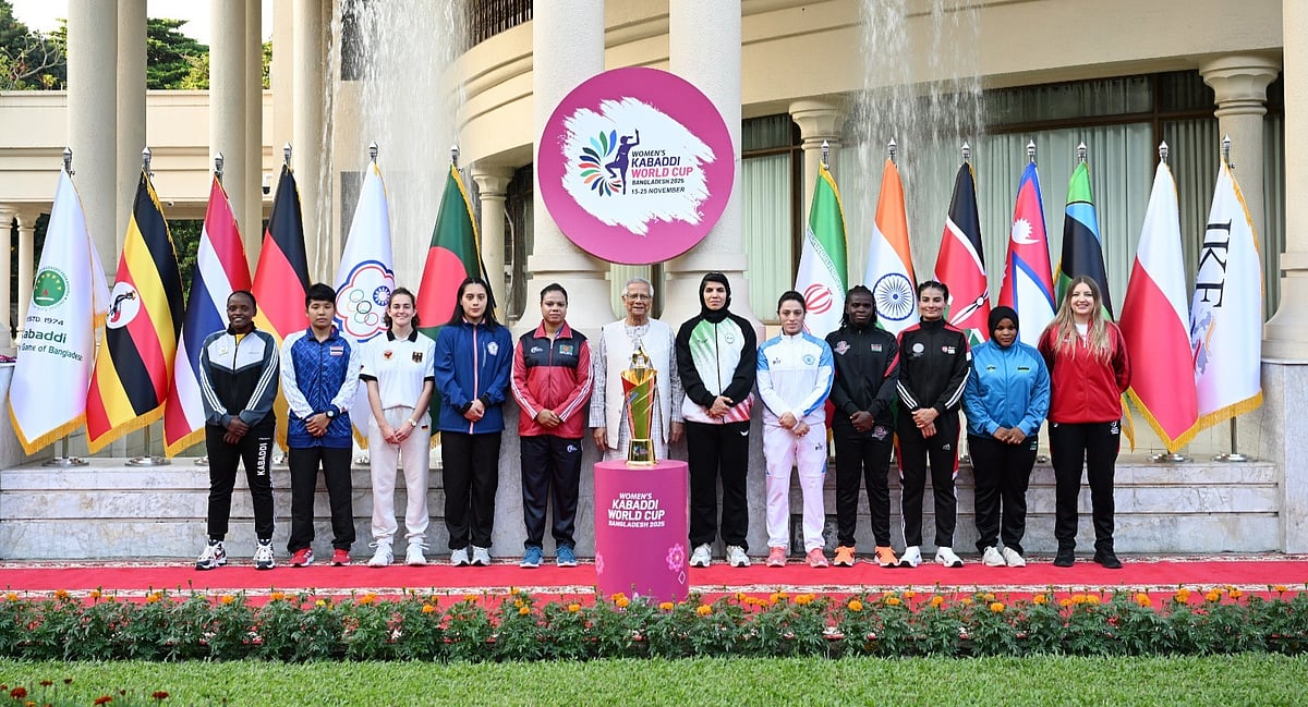 যমুনায় প্রধান উপদেষ্টা অধ্যাপক মুহাম্মদ ইউনূসের সঙ্গে ১১টি দলের অধিনায়ক