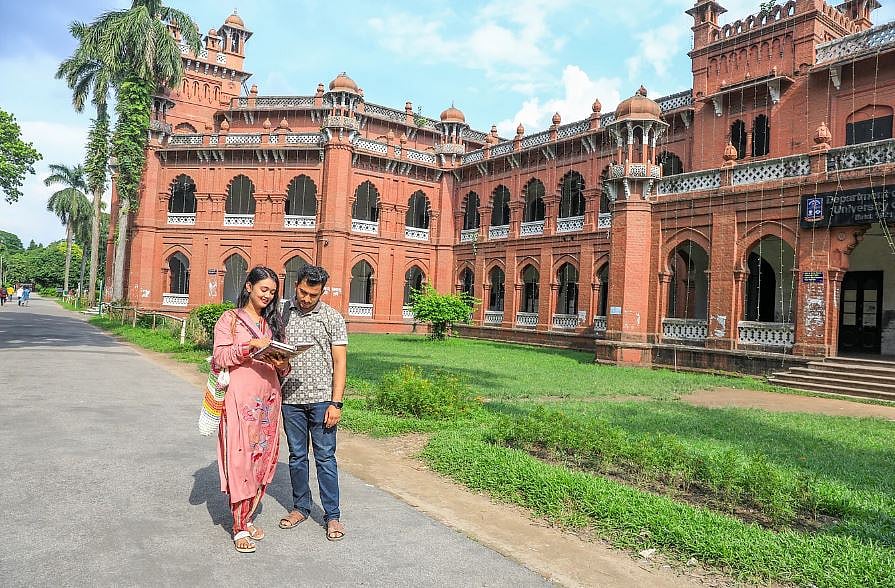 বিশ্ববিদ্যালয়কে এখনো আমরা ভাবি তাত্ত্বিক চর্চার ক্ষেত্র হিসেবে, যা শ্রমবাজারের চাহিদা থেকে অনেকটাই দূরে।