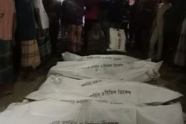 সীতাকুণ্ডে যাত্রীবাহী বাস খাদে পড়ে পাঁচজন নিহত হয়েছেন। গতকাল সন্ধ্যায় পৌর সদরের পন্থিছিলা বটতল এলাকায়