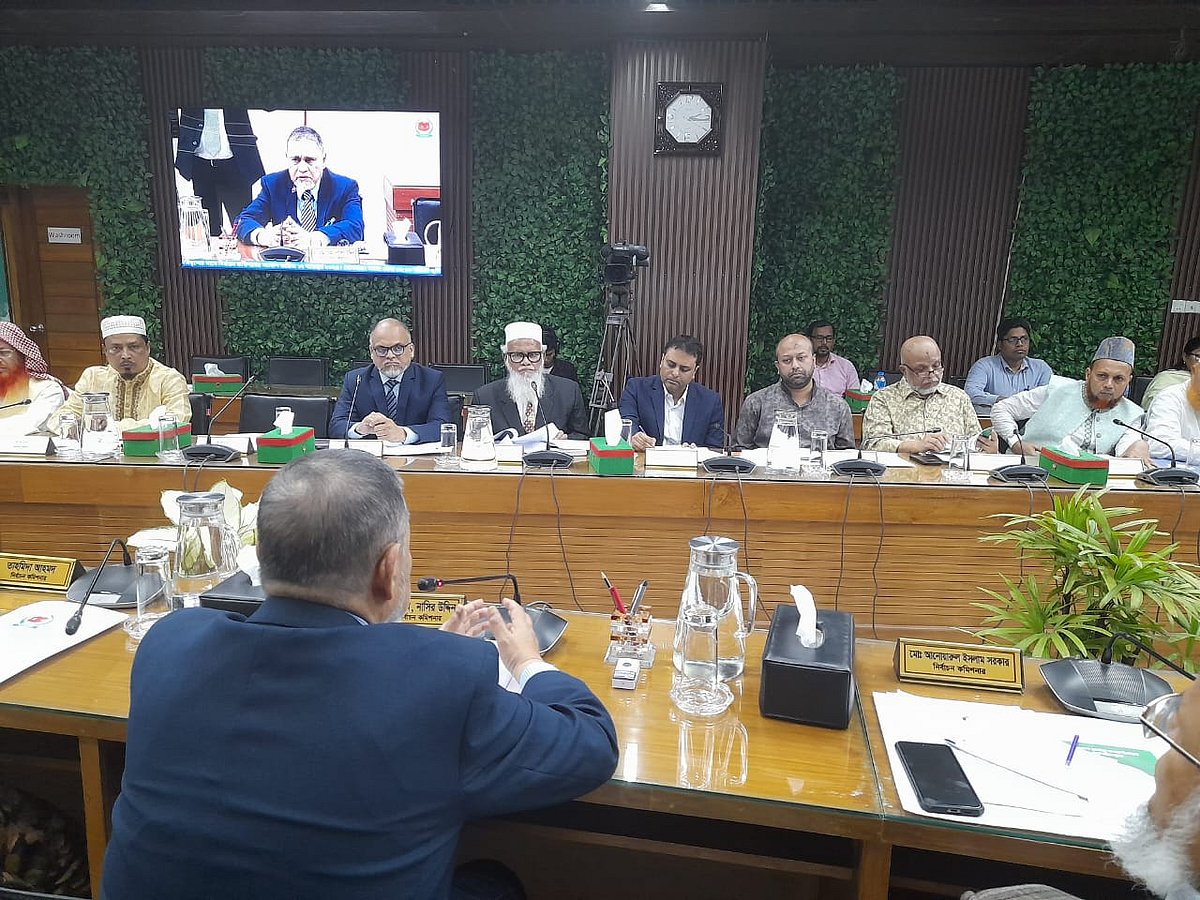 ত্রয়োদশ জাতীয় সংসদ নির্বাচনের প্রস্তুতি হিসেবে তৃতীয় দিনের দ্বিতীয় ধাপের সংলাপ অনুষ্ঠিত হয়েছে। রাজধানীর আগারগাঁওয়ের নির্বাচন ভবনে, ১৭ নভেম্বর ২০২৫