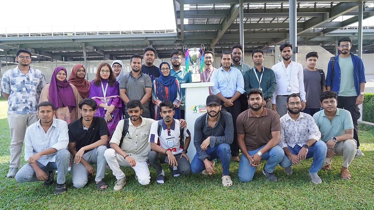 ব্র্যাক বিশ্ববিদ্যালয়ে প্রথম আলো ট্রফি ট্যুরের একটি মুহূর্ত