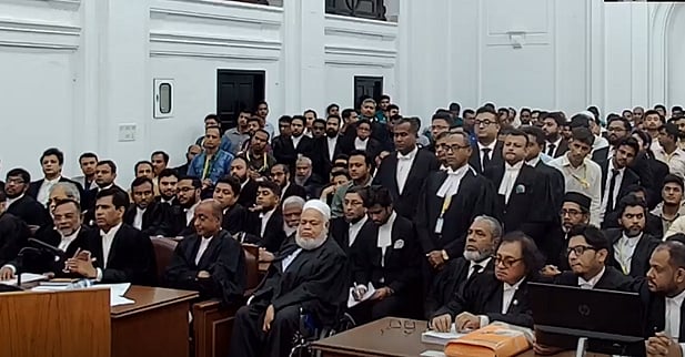 শেখ হাসিনার বিরুদ্ধে মামলার রায়ের সময় এজলাসে চিফ প্রসিকিউটর, প্রসিকিউটর, অ্যাটর্নি জেনারেল ও অন্যান্য আইনজীবী