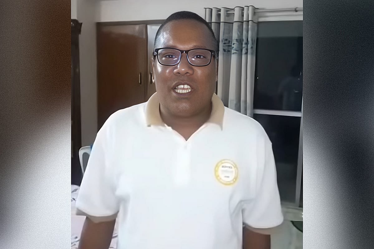 ঢাকা বিশ্ববিদ্যালয়ের ডেপুটি রেজিস্ট্রার মুহাম্মদ লাভলু মোল্লাহ