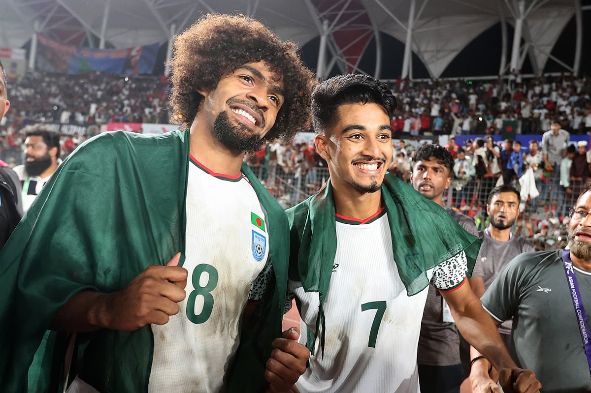 হামজা চৌধুরী ও ম্যাচের নায়ক মোরছালিন