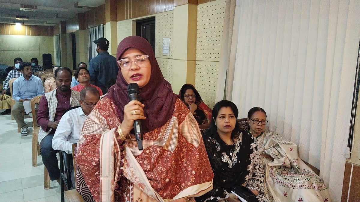 প্রথম আলোর ২৭তম প্রতিষ্ঠাবার্ষিকী উপলক্ষে আয়োজিত সুধী সমাবেশে বক্তব্য দেন হবিগঞ্জ জেলা শিক্ষা কর্মকর্তা ফরিদা নাজমীন। আজ মঙ্গলবার বিকেলে হবিগঞ্জ প্রেসক্লাবে