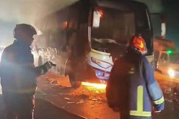 ঢাকা-টাঙ্গাইল মহাসড়কের বাঐখোলা এলাকায় চলন্ত বাসে আগুন লাগার ঘটনা ঘটে। ১২ নভেম্বর, ২০২৫