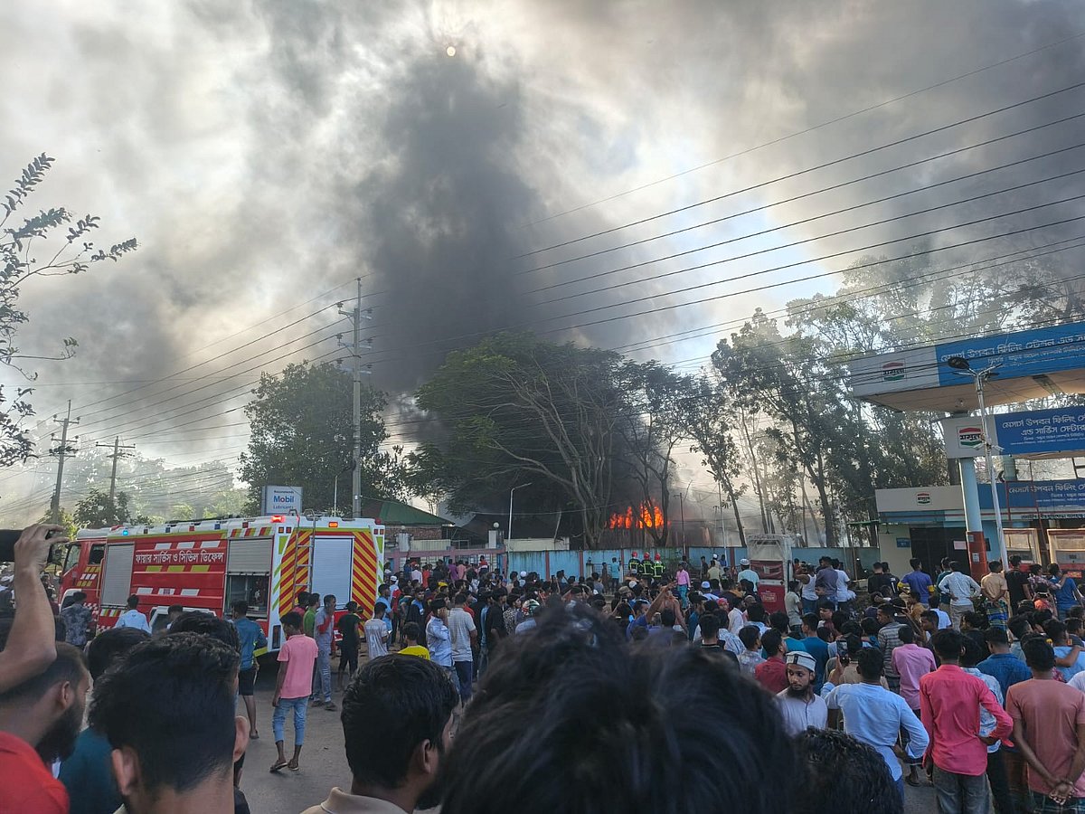 গাজীপুরে কয়েল কারখানায় লাগা আগুন প্রায় সাড়ে তিন ঘণ্টা পর নিয়ন্ত্রণে আসে। সদর উপজেলার শিরিরচালা এলাকায়