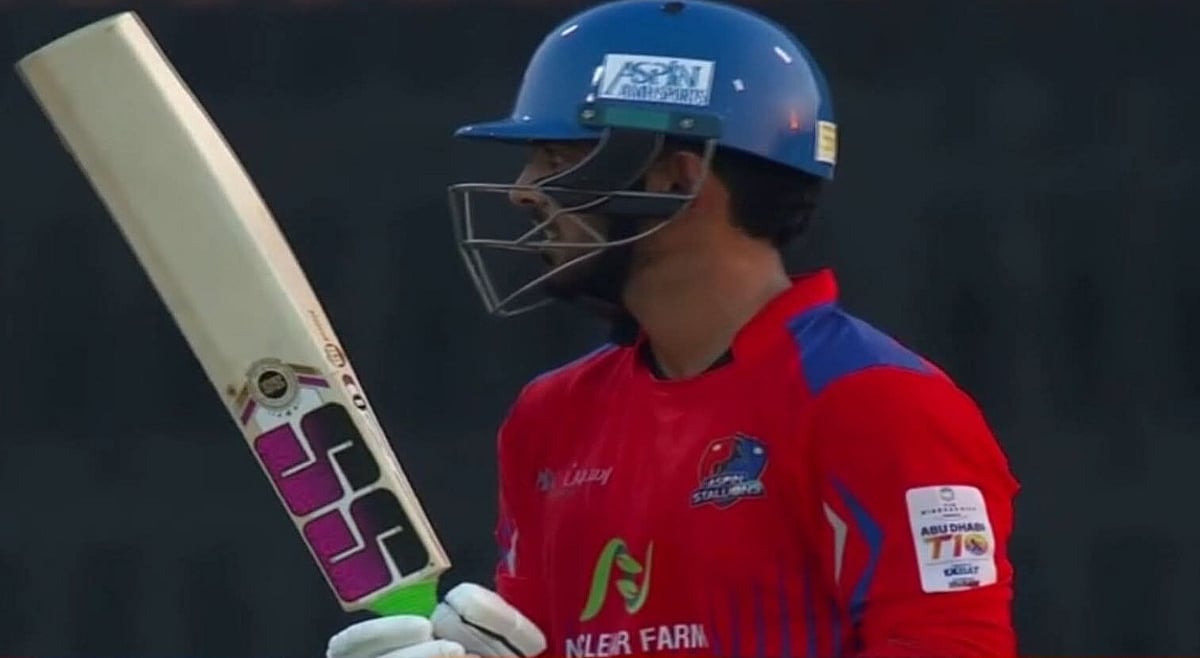 সাইফ করেন ১১ বলে ১৫ রান