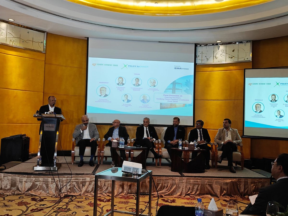 বিদ্যুৎ খাতের বিনিয়োগ পরিবেশ নিয়ে আজ গুলশানের একটি হোটেলে আয়োজিত এক সেমিনারে বক্তব্য রাখছেন ব্যবসায়ী নেতা আবদুল আউয়াল মিন্টু