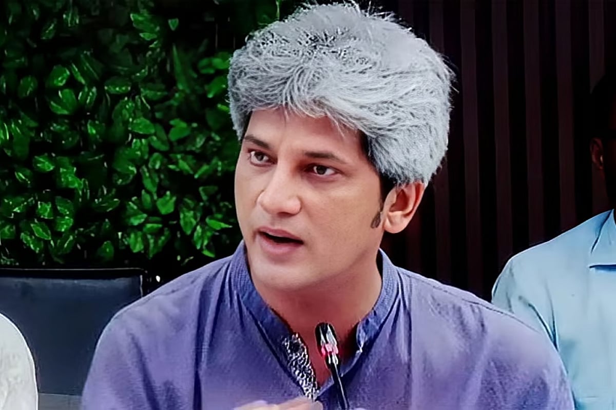 গণসংহতি আন্দোলনের প্রধান সমন্বয়কারী জোনায়েদ সাকি। আজ বুধবার নির্বাচন ভবনে সংলাপে