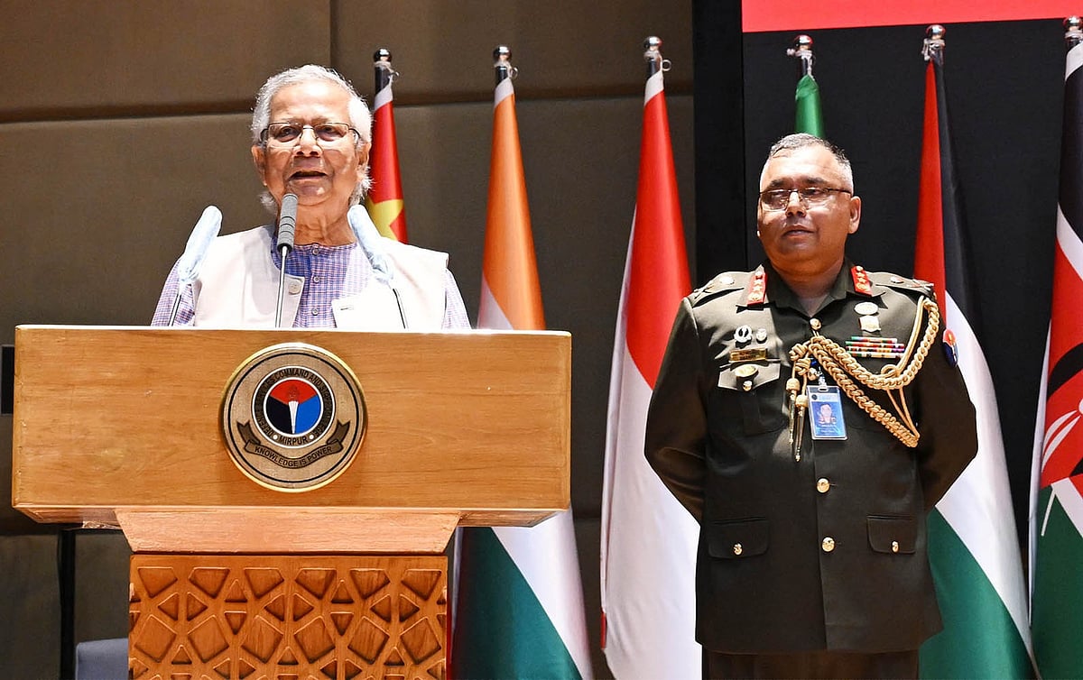 ঢাকায় মিরপুর সেনানিবাসে ডিফেন্স সার্ভিসেস কমান্ড অ্যান্ড স্টাফ কলেজে (ডিএসসিএসসি) ২০২৫ এর গ্র্যাজুয়েশন অনুষ্ঠানে বক্তব্য দেন। ১৯ নভেম্বর