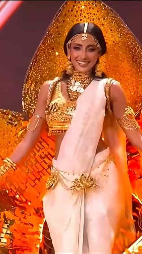 ন্যাশনাল কস্টিউম পরে হাঁটার পর মিথিলা বললেন—‘ইমোশনাল হয়ে গেছিলাম’  