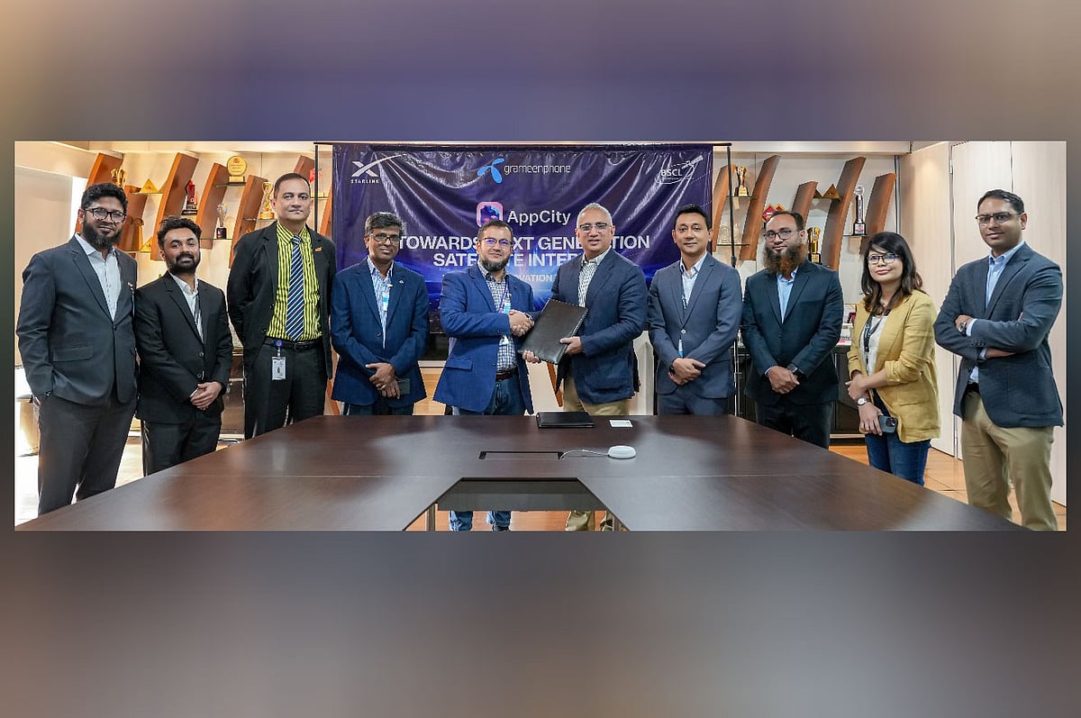 চুক্তি স্বাক্ষর অনুষ্ঠানে গ্রামীণফোন ও বিএসসিএলের ঊর্ধ্বতন কর্তারা