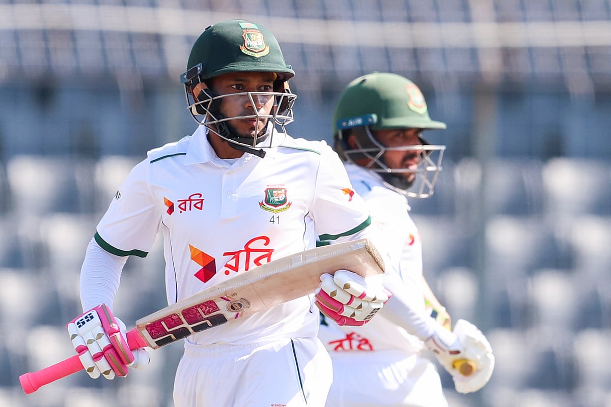 প্রথম দিন শেষে ৯৯ রানে অপরাজিত মুশফিকুর রহিম