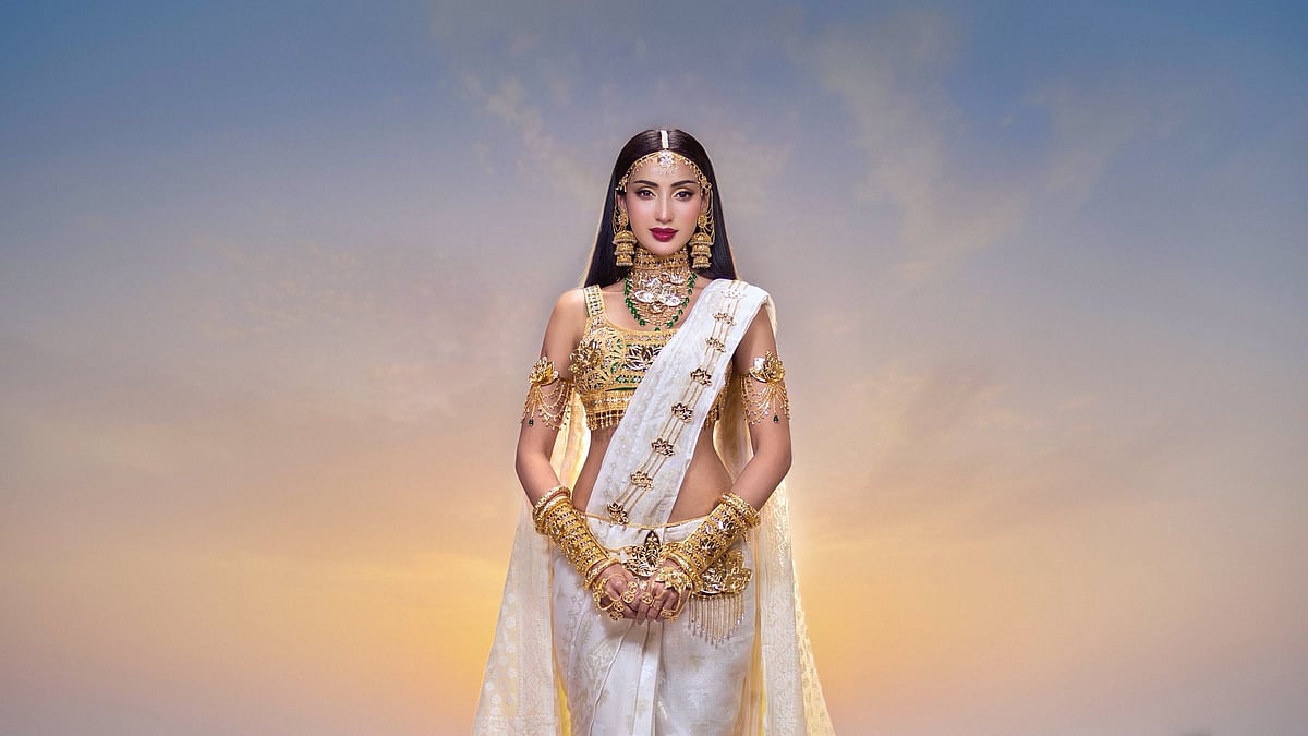 ন্যাশনাল কস্টিউম হিসেবে মিথিলা বেছে নিয়েছেন সাদা জামদানি শাড়ি