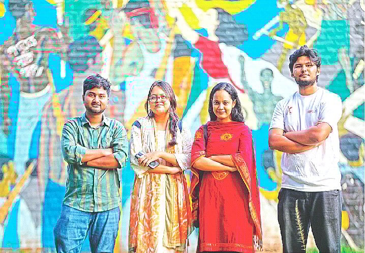 নারীদের সুরক্ষার চিন্তা করছিলেন একদল শিক্ষার্থী। তাঁরা তৈরি করেন ‘সলভওয়্যার’ নামের একটি আধুনিক ডিভাইস