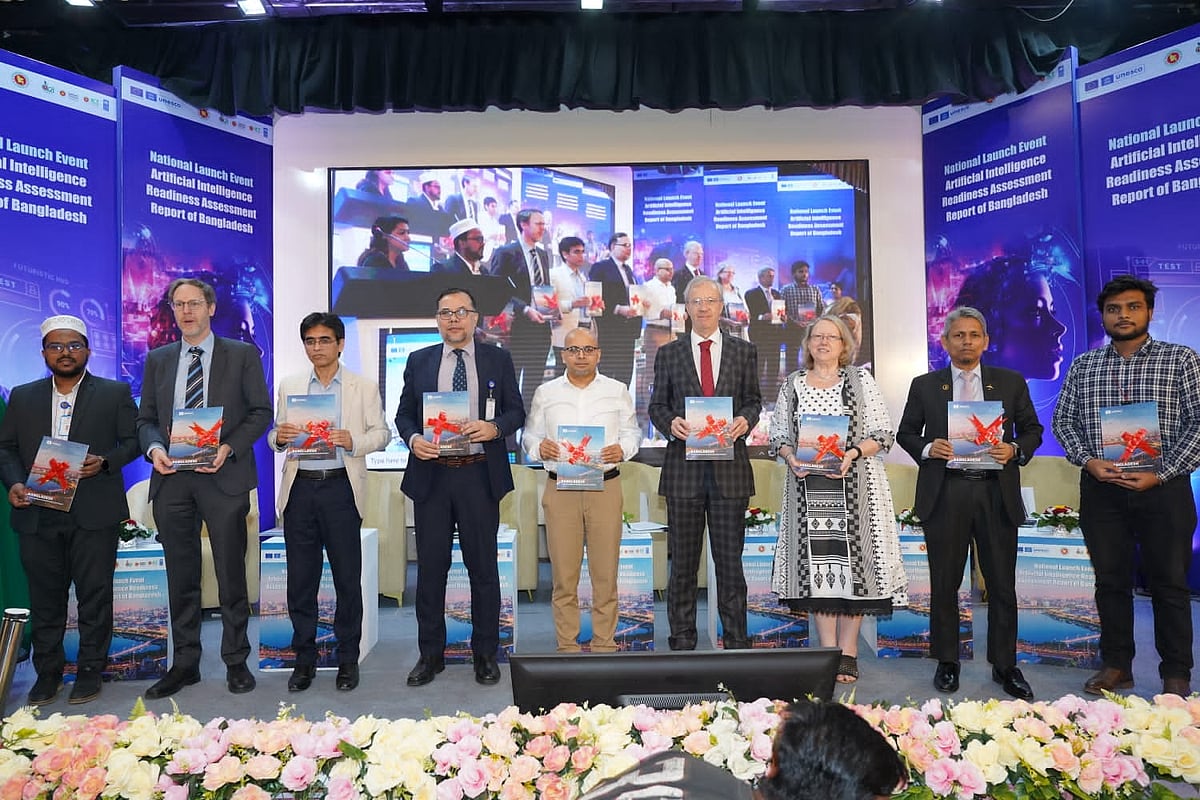 জাতীয় কৃত্রিম বুদ্ধিমত্তা প্রস্তুতি মূল্যায়ন প্রতিবেদনের মোড়ক উন্মোচন করা হয়। আজ রাজধানীর আইসিটি টাওয়ারে