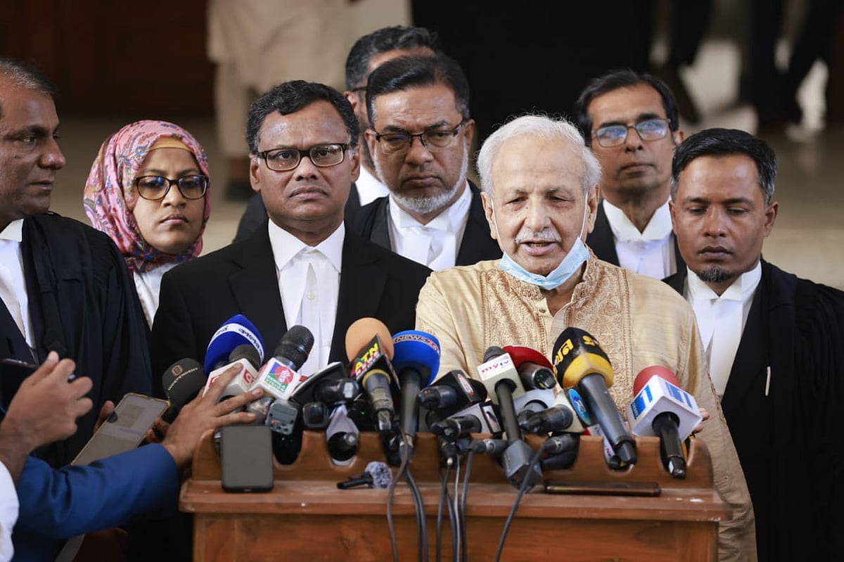 সুশাসনের জন্য নাগরিকের (সুজন) সম্পাদক বদিউল আলম মজুমদার। আজ বৃহস্পতিবার সকালে সুপ্রিম কোর্ট চত্বরে