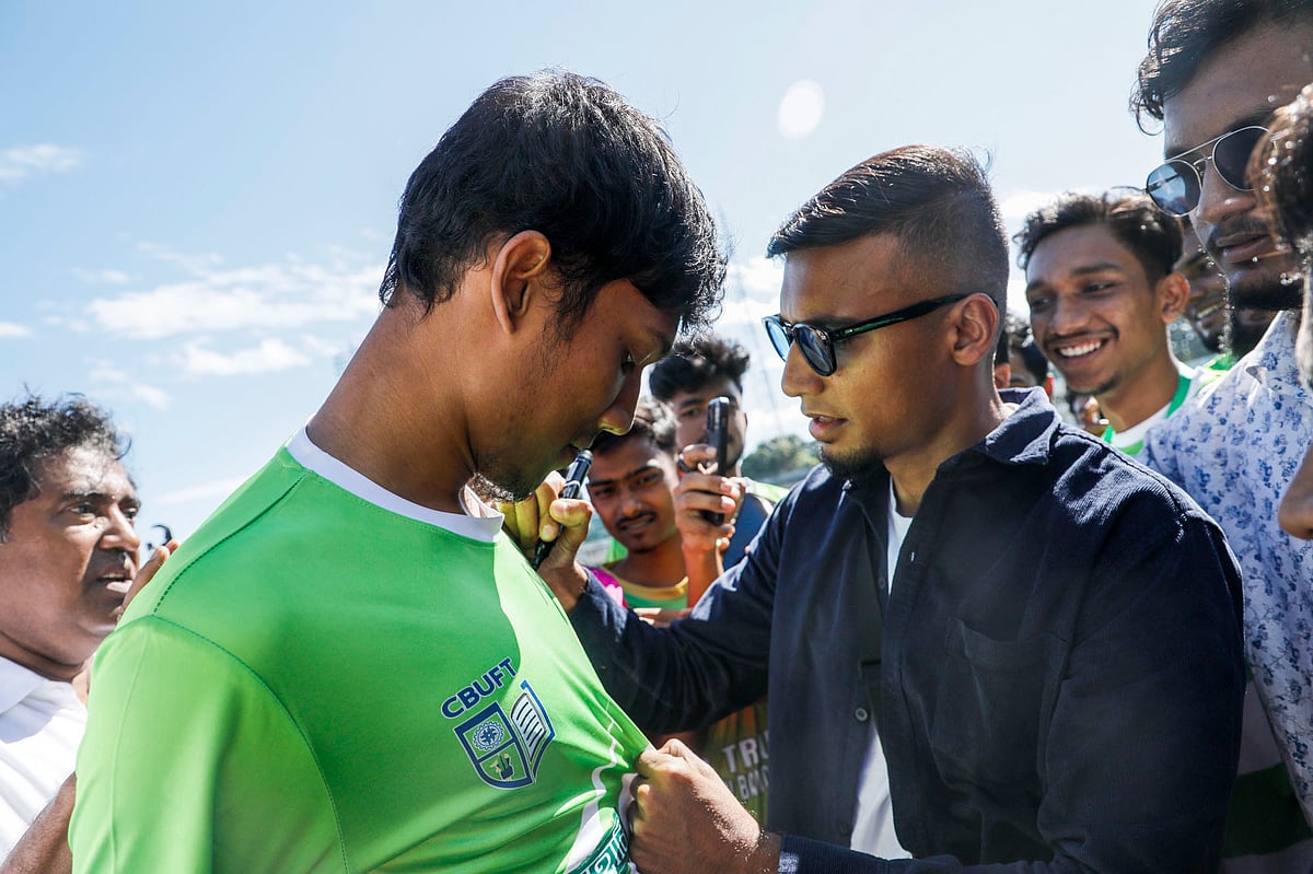 উদ্বোধনী অনুষ্ঠানে উপস্থিত ছিলেন বাংলাদেশ জাতীয় ফুটবল দলের অধিনায়ক জামাল ভূঁইয়া