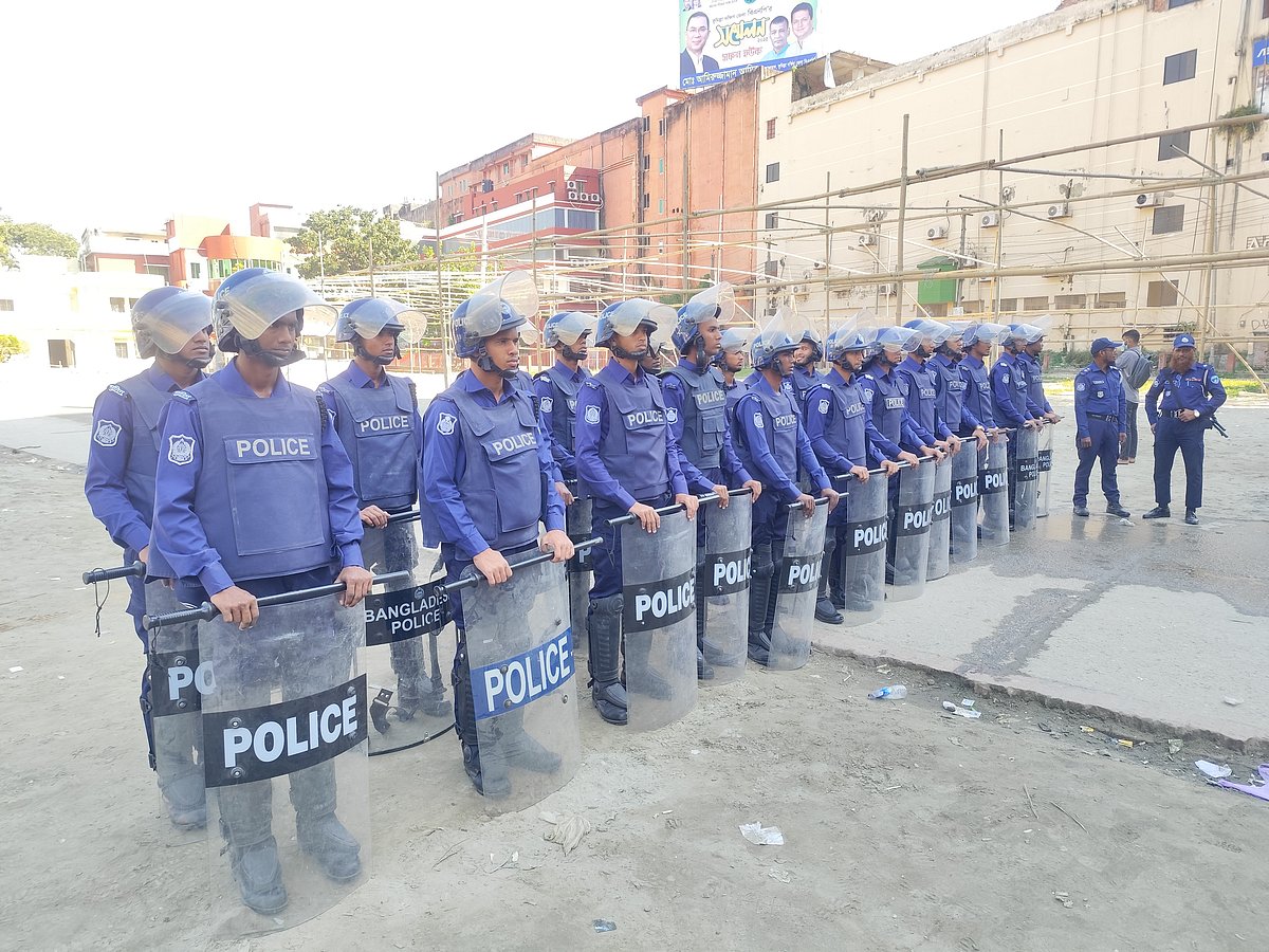 কুমিল্লার টাউন হল মাঠে আজ বৃহস্পতিবার বিএনপির দুই পক্ষকে কর্মসূচি পালনের অনুমতি দেয়নি জেলা প্রশাসন। ওই স্থান আইনশৃঙ্খলা রক্ষাকারী বাহিনীর নিয়ন্ত্রণে রয়েছে