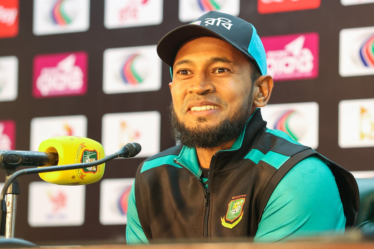 সংবাদ সম্মেলনে মুশফিকুর রহিম