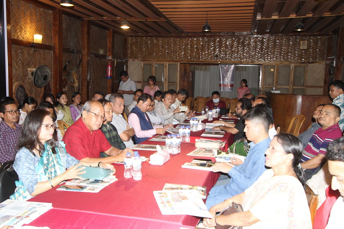 রাঙামাটিতে প্রথম আলোর সুধী সমাবেশে আগত অতিথিরা। আজ বিকেলে শহরের সাবারাং রেস্টুরেন্টে