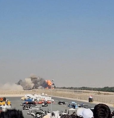 যুদ্ধবিমানটি বিধ্বস্ত হওয়ার পর ঘটনাস্থল আগুনের কুণ্ডলী ও ধোঁয়ায় ঢেকে যায়।