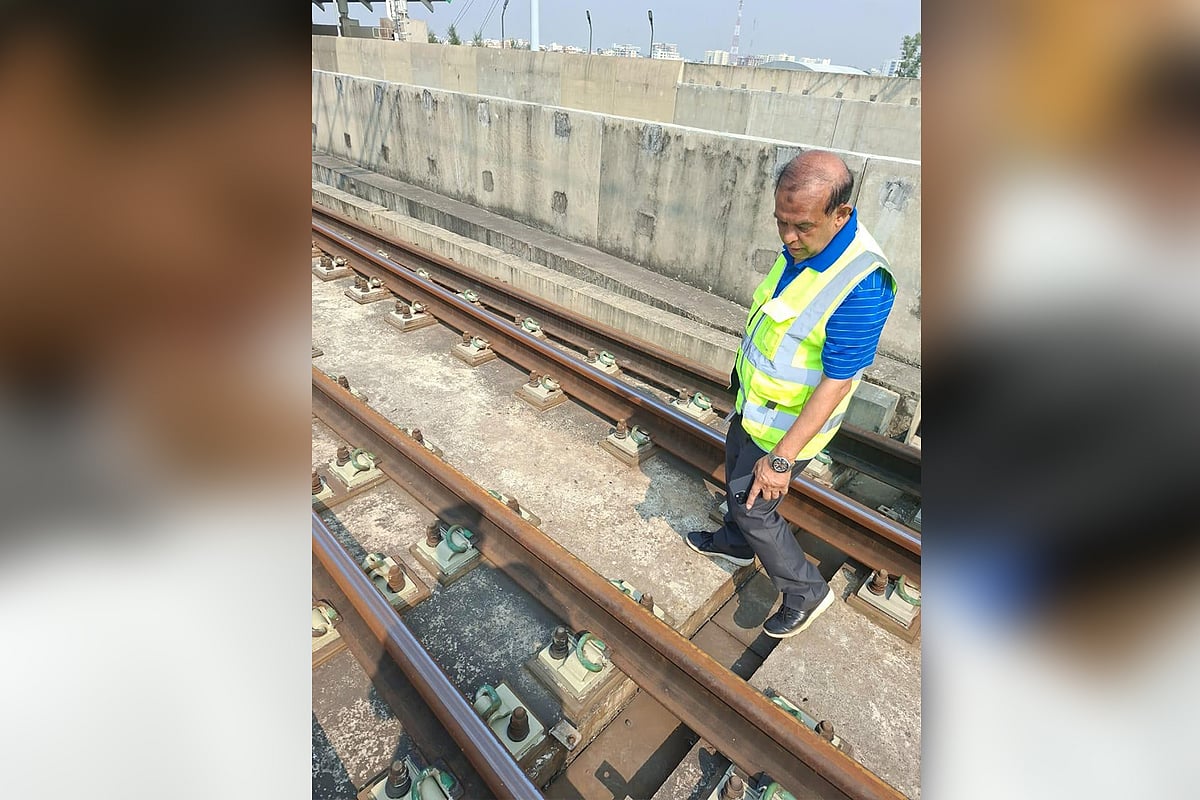 ভূমিকম্পের পর ঢাকার মেট্রোরেল ব্যবস্থা পর্যবেক্ষণ করে ডিএমটিসিএল