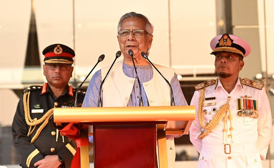 শুক্রবার সশস্ত্র বাহিনী দিবসে সেনাকুঞ্জে আয়োজিত সংবর্ধনা অনুষ্ঠানে বক্তব্য দেন প্রধান উপদেষ্টা ড. মুহাম্মদ ইউনূস