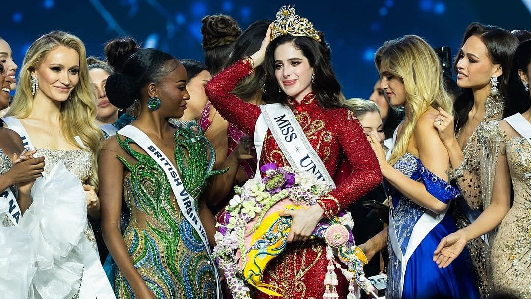 ২০২৫ সালে মিস ইউনিভার্সের মুকুট জয়ী মেক্সিকোর ফাতিমা বশ