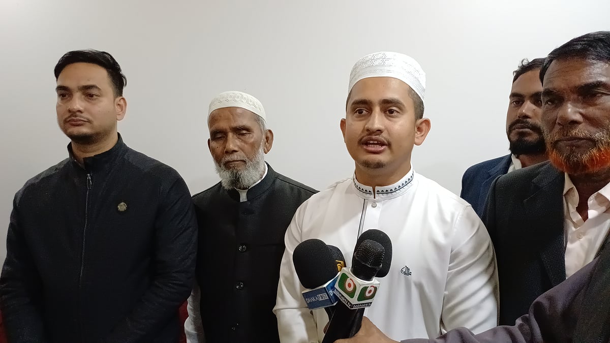 পঞ্চগড়ের আটোয়ারী উপজেলায় মাসব্যাপী ঐতিহ্যবাহী আলোয়াখোয়া রাশ মেলার উদ্বোধনী অনুষ্ঠান শেষে সাংবাদিকদের সঙ্গে কথা বলেন এনসিপি নেতা সারজিস আলম