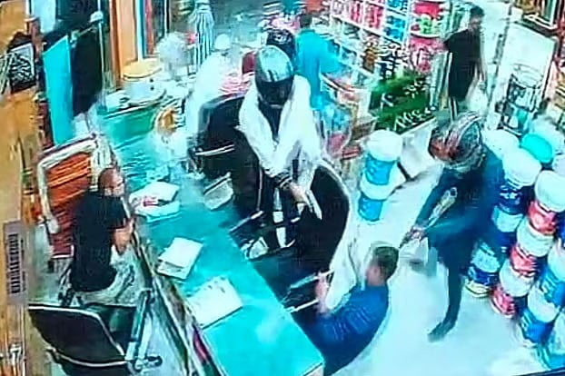 যুবদল নেতা গোলাম কিবরিয়াকে গত সোমবার গুলি করে হত্যা করে সন্ত্রাসীরা