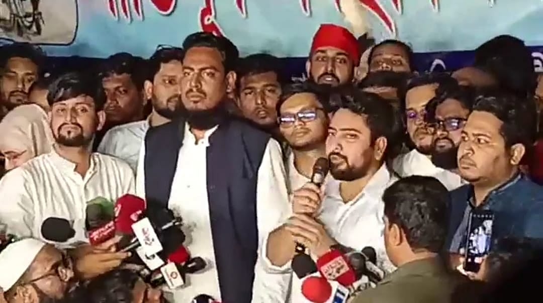 গণমিছিল–পরবর্তী সংক্ষিপ্ত সমাবেশে বক্তব্য দেন জাতীয় নাগরিক পার্টির (এনসিপি) আহ্বায়ক নাহিদ ইসলাম। জাতীয় প্রেসক্লাব, ঢাকা, ২২ নভেম্বর ২০২৫