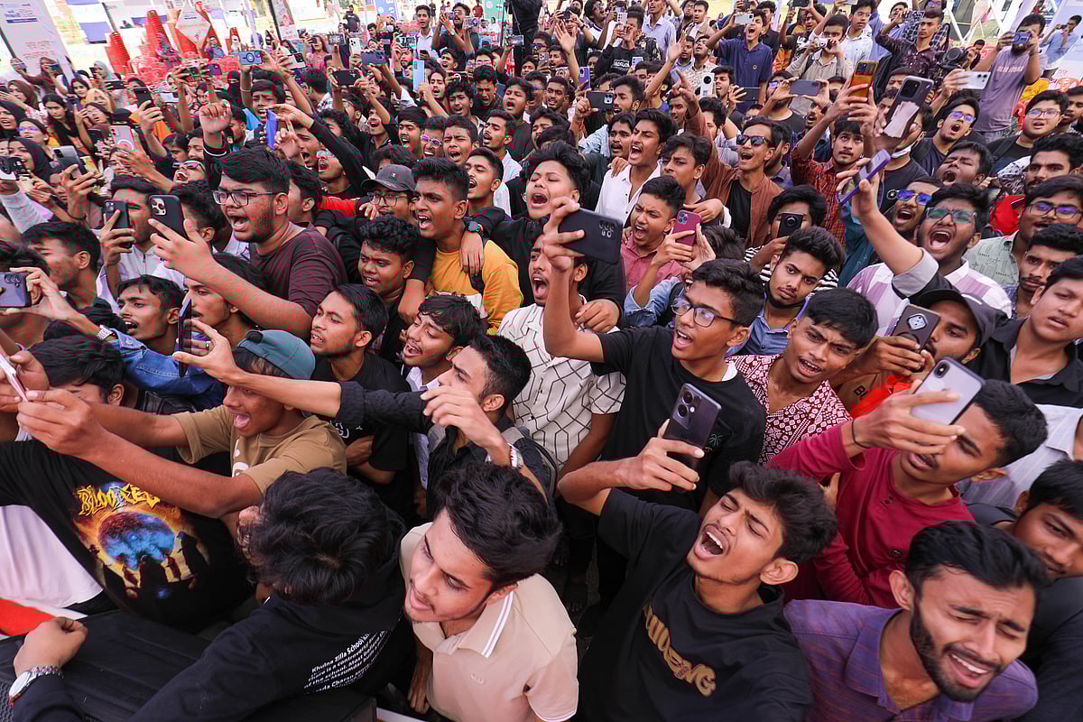 খুলনায় ‘প্রেসিডেন্সি ইউনিভার্সিটি-প্রথম আলো কৃতী শিক্ষার্থী উৎসব-২০২৫’-এ শিক্ষার্থীদের উচ্ছ্বাস। খুলনা জিলা স্কুল, ২২ নভেম্বর