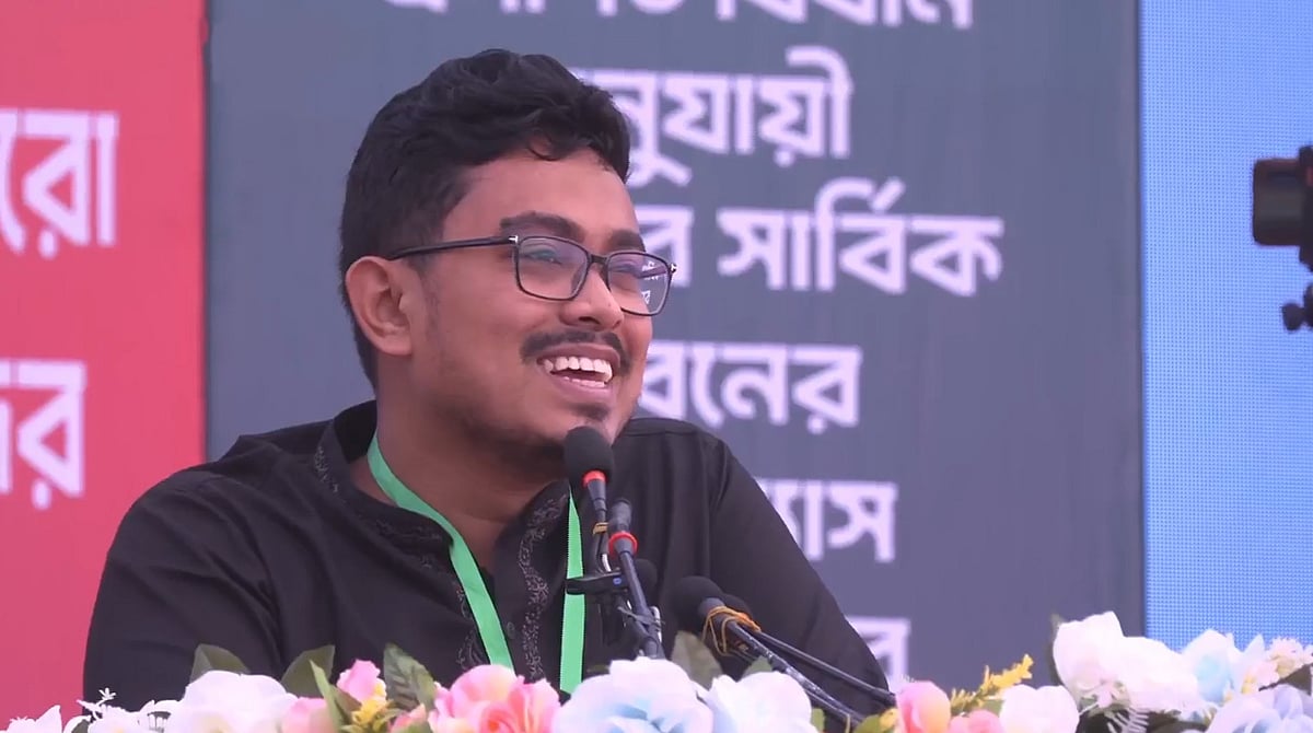 রাজশাহী কলেজে শাখা ছাত্রশিবিরের নবীনবরণ অনুষ্ঠানে বক্তব্য দেন ডাকসুর ভিপি সাদিক কায়েম