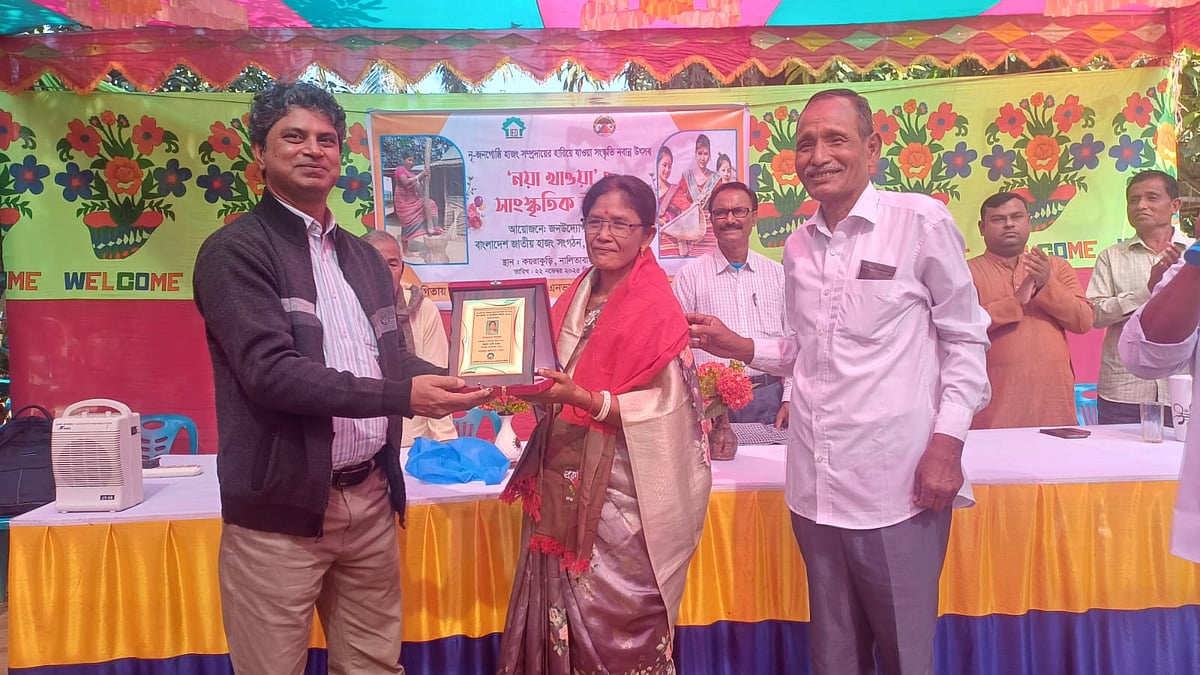 হাজং জাতিসত্তার উন্নয়নে অবদানের স্বীকৃতি হিসেবে কল্পনা হাজংকে সম্মাননা স্মারক ও উত্তরীয় পরিয়ে সংবর্ধনা দেওয়া হয়। আজ শ‌নিবার দুপু‌রে শেরপুরের নালিতাবাড়ী উপ‌জেলার কয়রাকু‌ড়ি গ্রামে