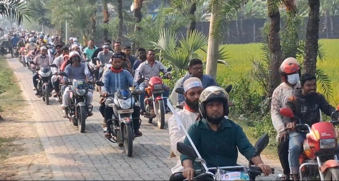 সাতক্ষীরা সদরে জামায়াতে ইসলামীর মোটরসাইকেল শোডাউন। শনিবার সকালে