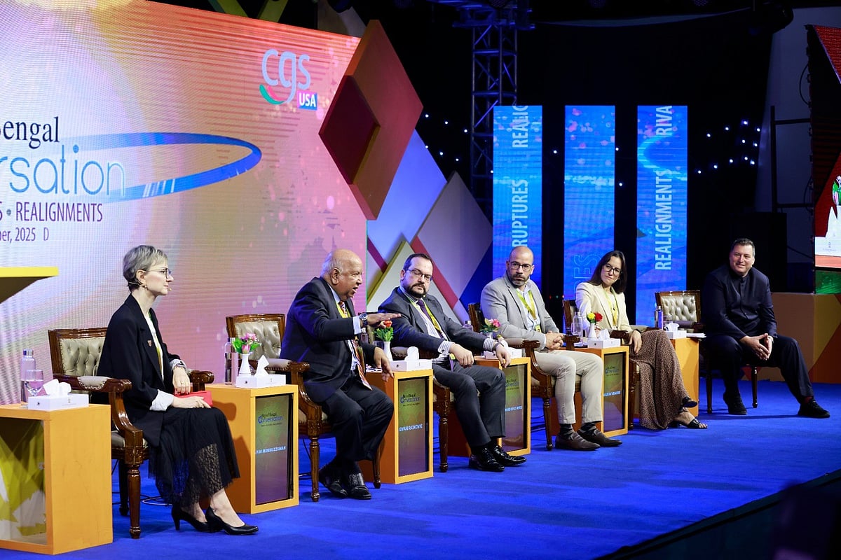 বাংলাদেশ ইনস্টিটিউট অব পিস অ্যান্ড সিকিউরিটি স্টাডিজের প্রেসিডেন্ট মেজর জেনারেল (অব.) আ ন ম মুনিরুজ্জামান। আজ শনিবার ঢাকার সোনারগাঁও হোটেলে সেন্টার ফর গভর্ন্যান্স স্টাডিজ (সিজিএস) ‘বে অব বেঙ্গল কনভারসেশনে’