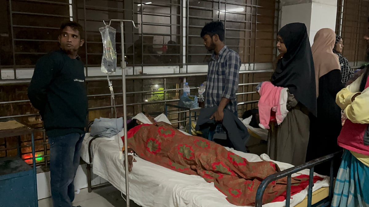 গুরুতর আহত ১১ জনকে মাদারীপুর ২৫০ শয্যা হাসপাতালে ভর্তি করা হয়। গতকাল শুক্রবার রাতে