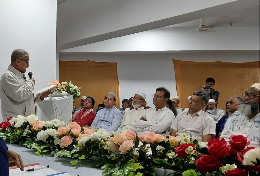 অধ্যাপক সলিমুল্লাহ খান গ্রন্থাগারের আনুষ্ঠানিক উদ্বোধন অনুষ্ঠানে বক্তব্য দেন। উত্তরা, ঢাকা, ২২ নভেম্বর