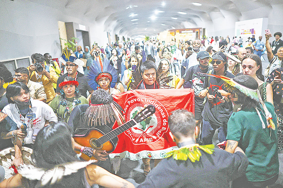 জাতিসংঘের জলবায়ু সম্মেলনে ‘পিপলস প্ল্যানারি’ অধিবেশনে সর্বস্তরের মানুষের অংশগ্রহণ। গত শুক্রবার ব্রাজিলের বেলেমে