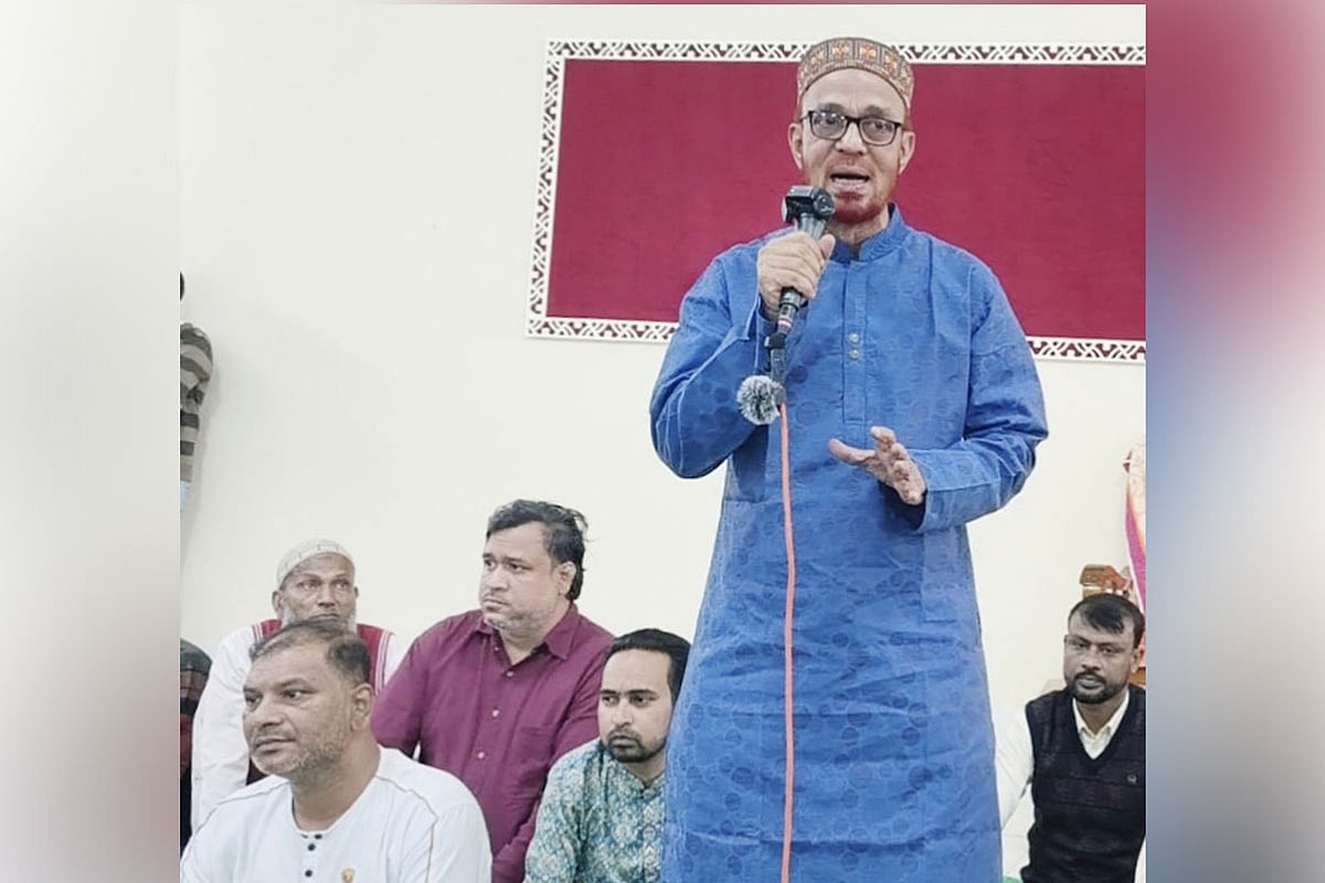 বগুড়ায় মতবিনিময় সভায় বক্তব্য দেন শেরপুর উপজেলা বিএনপির সাবেক সভাপতি জানে আলম। আজ রোববার দুপুরে শেরপুরের শহীদ গাজীউর রহমান কমিউনিটি সেন্টারে