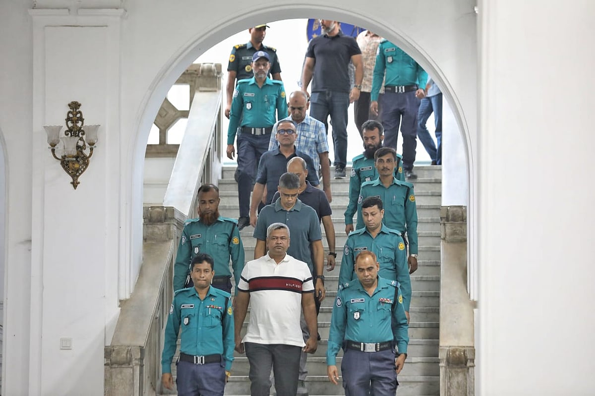 ১৩ সেনা কর্মকর্তাকে আজ রোববার আন্তর্জাতিক অপরাধ ট্রাইব্যুনালে হাজির করা হয়